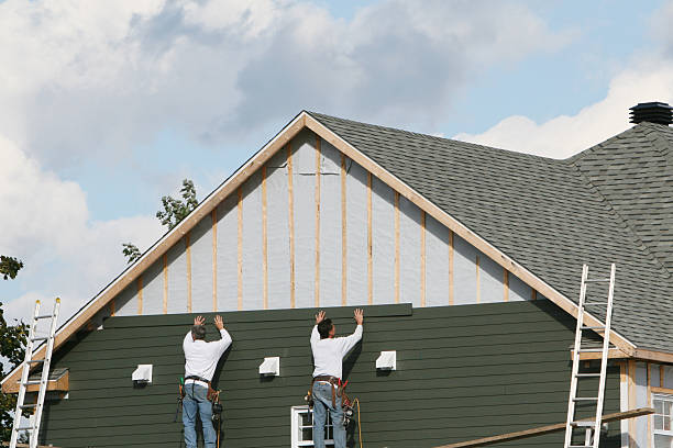 Professional Vinyl Siding technician working in New Washington, OH